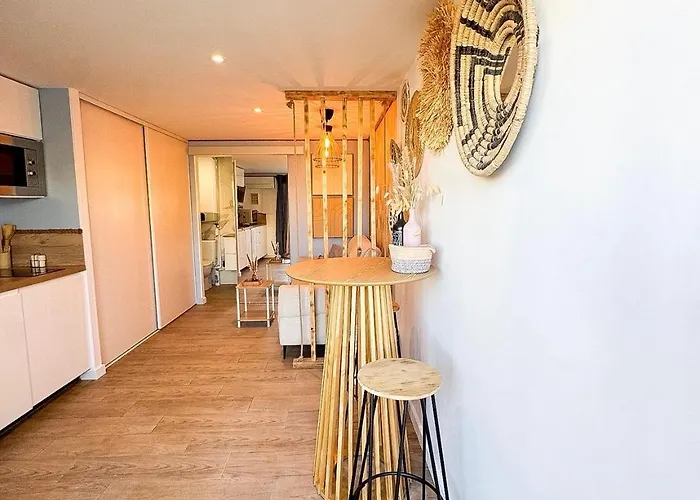 Savane- Cosy Avec Parking Terrasse & Clim 200m アパート *