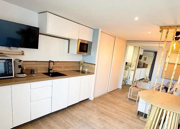 Savane- Cosy Avec Parking Terrasse & Clim 200m Apartamento